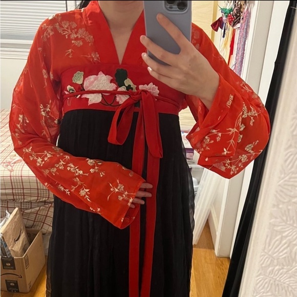 Women's Hanfu Ancient Dress Chinese Traditional
Costumes - Picture 2 of 5